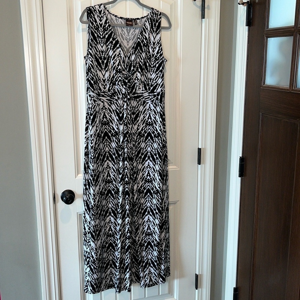 Black and white flattering maxi dress church work wedding guest shower 1X